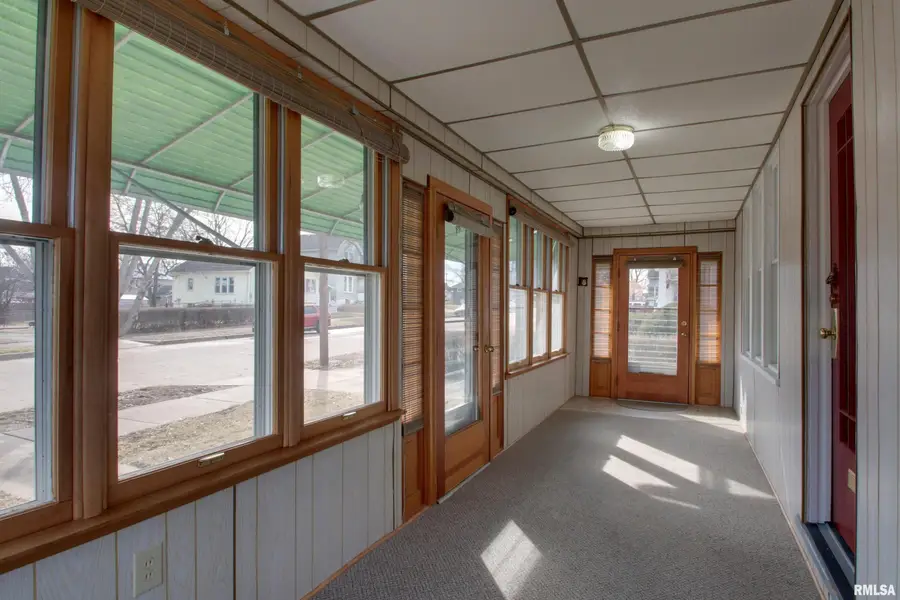 1525 N 7th Street, Quincy, IL 62301 - #3