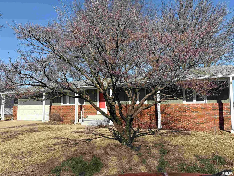 612 Hall Drive, Jacksonville, IL 62650 - #2