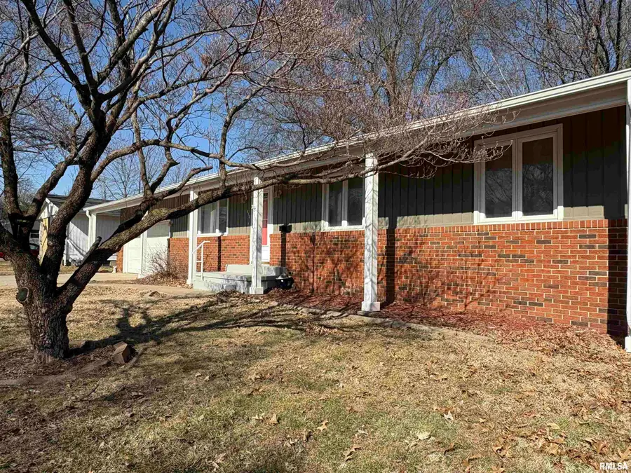 612 Hall Drive, Jacksonville, IL 62650 - #3