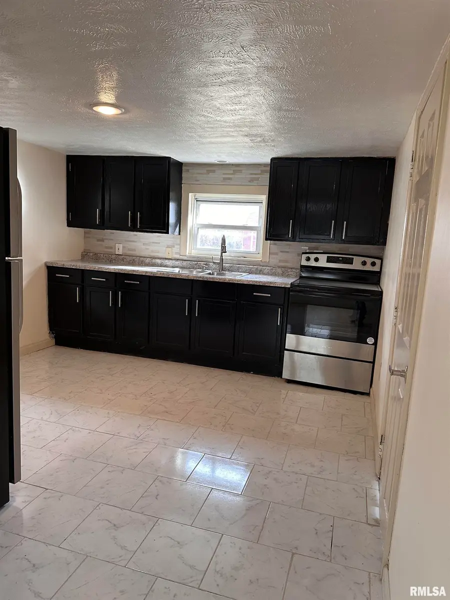 2800 S Woodward Street, Springfield, IL 62703 - #2