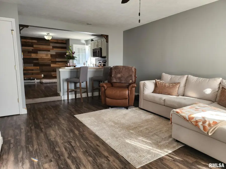 201 E Washington Street, Athens, IL 62613 - #2