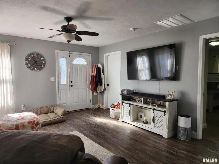 201 E Washington Street, Athens, IL 62613 - #3