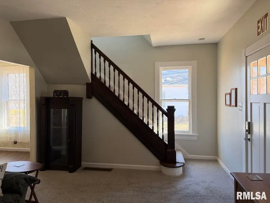 950 W Lafayette Avenue, Jacksonville, IL 62650 - #3