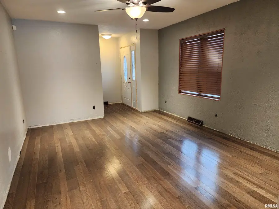 2344 Railsplitter Avenue, Lincoln, IL 62656 - #3