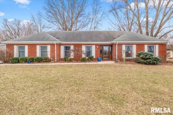 9 Edgewood Drive, Auburn, IL 62615