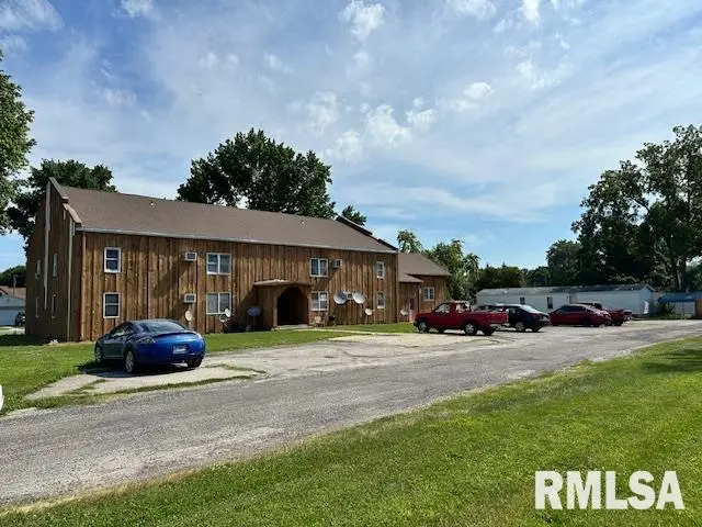 102 Elm Street, Dawson, IL 62520 - #3