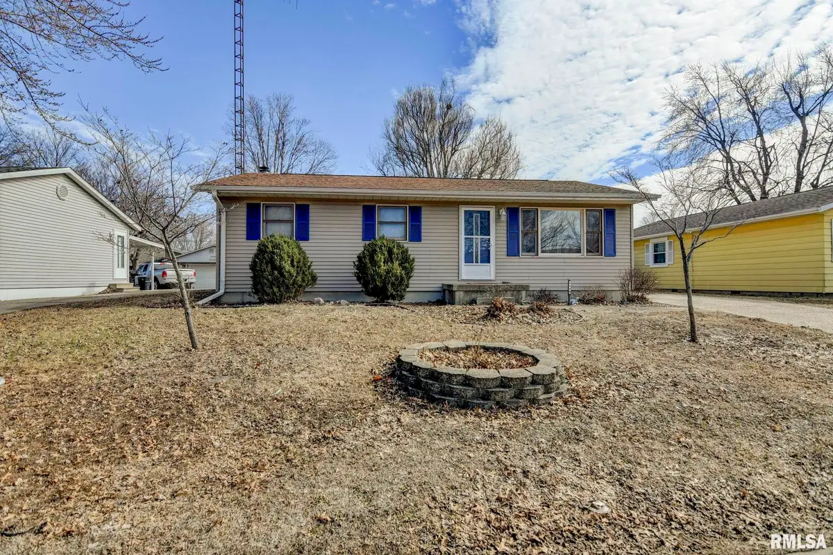 624 N Pine Street, Taylorville, IL 62568 - #1