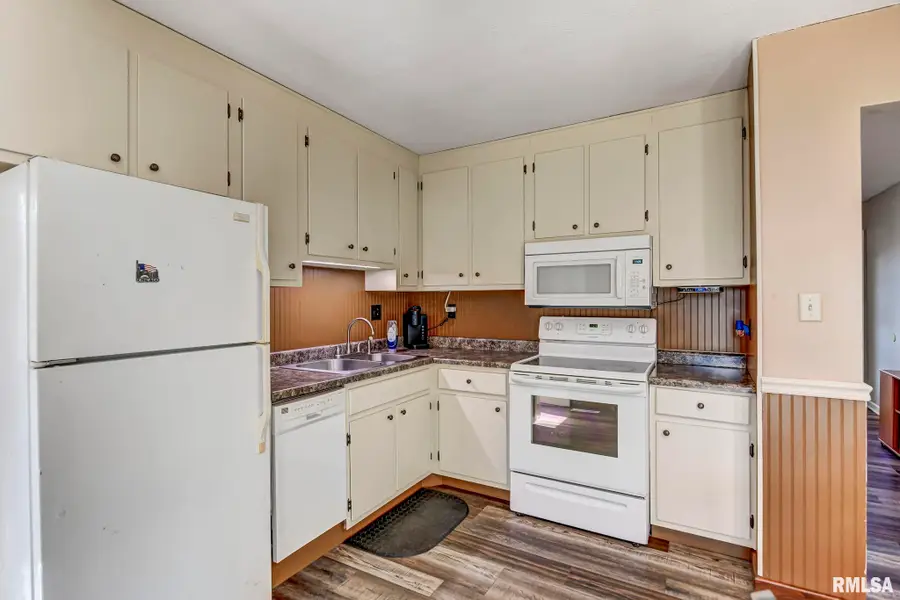 624 N Pine Street, Taylorville, IL 62568 - #2