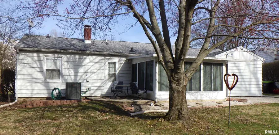 1 Sunset Drive, Jacksonville, IL 62650 - #2