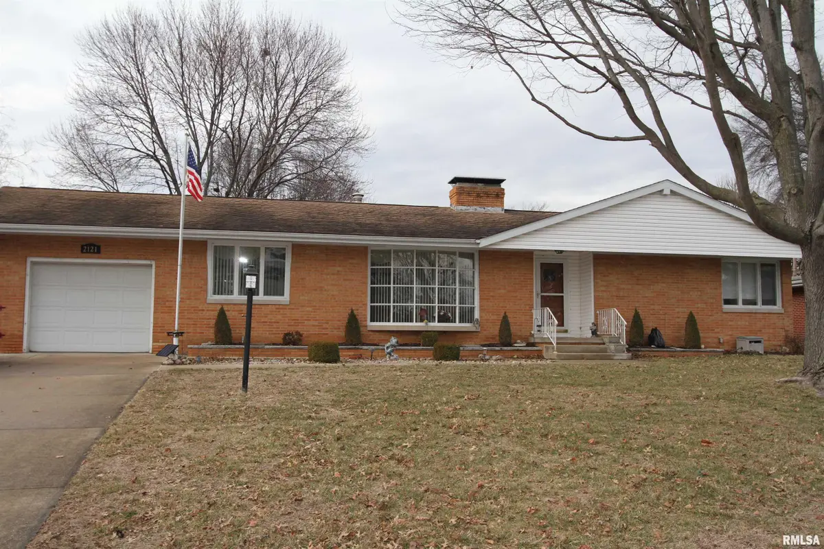 2121 S Lincoln Avenue, Springfield, IL 62704 - #1