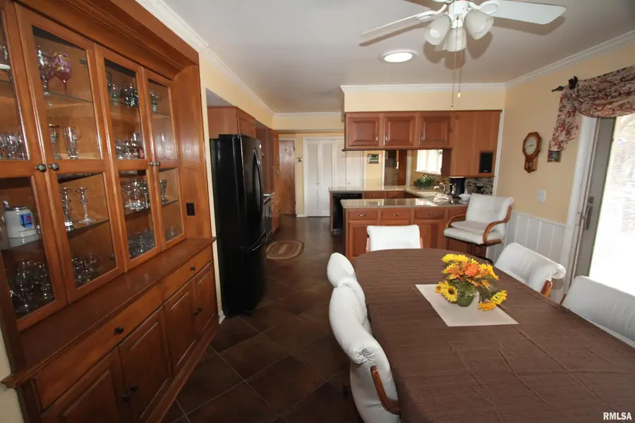 2121 S Lincoln Avenue, Springfield, IL 62704 - #2