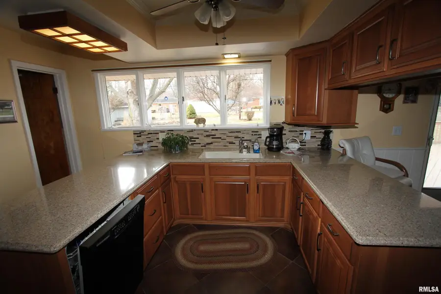 2121 S Lincoln Avenue, Springfield, IL 62704 - #3