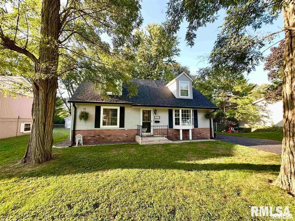 2004 Plum Street, Jacksonville, IL 62650 - #1