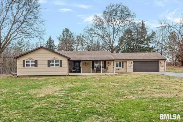 689 S Bradfordton Road, Springfield, IL 62711