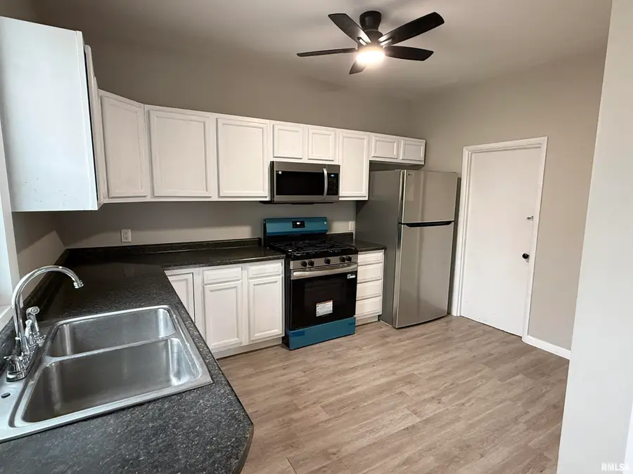 1021 S Chambers Street, Galesburg, IL 61401 - #2