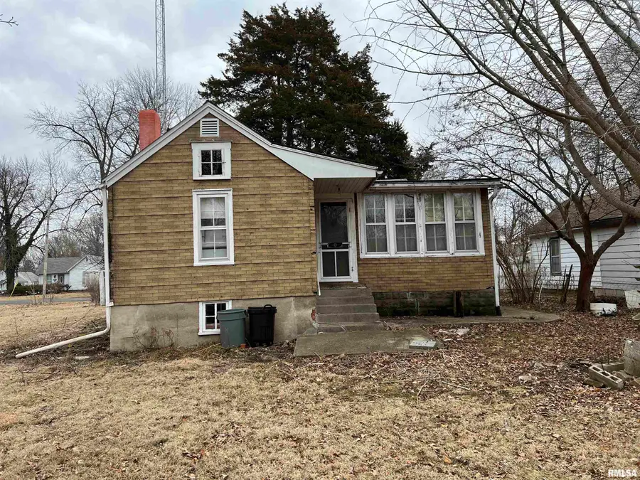 813 Goltra Avenue, Jacksonville, IL 62650 - #3