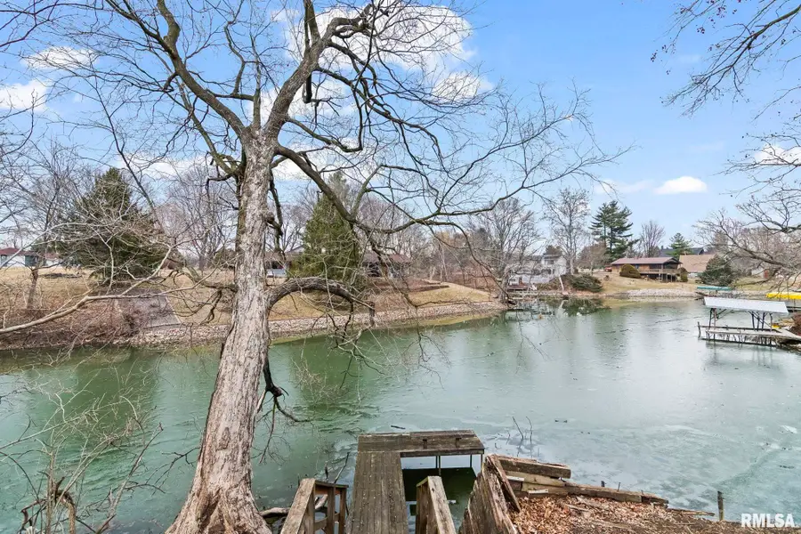 636 Linden Point, Petersburg, IL 62675 - #2