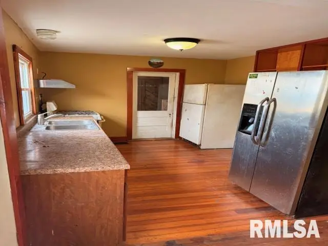 211 S High Street, Sibley, IL 61773 - #2