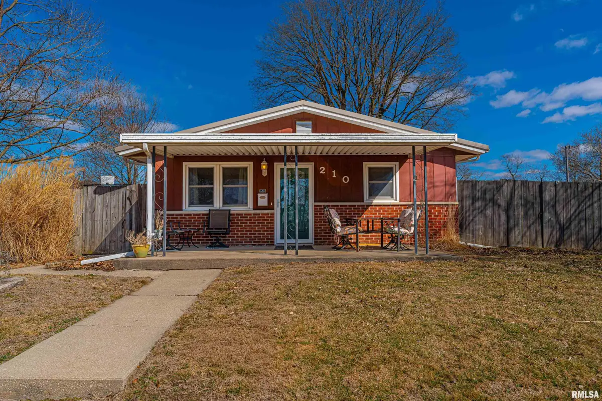 210 Willard Avenue, Lincoln, IL 62656 - #1