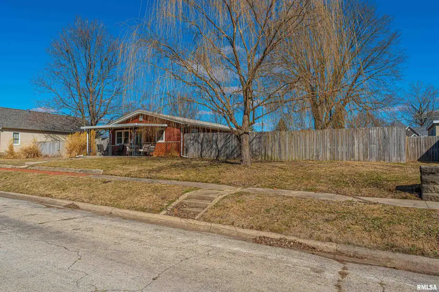 210 Willard Avenue, Lincoln, IL 62656 - #2