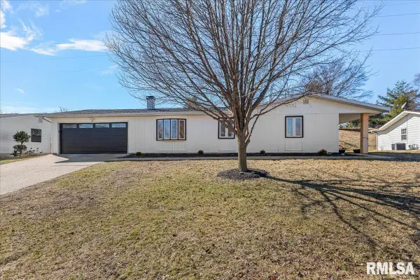 11 Birch Lake Drive, Sherman, IL 62684