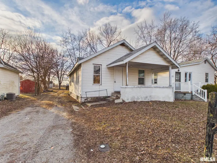 409 N Madison Street, Lincoln, IL 62656 - #2