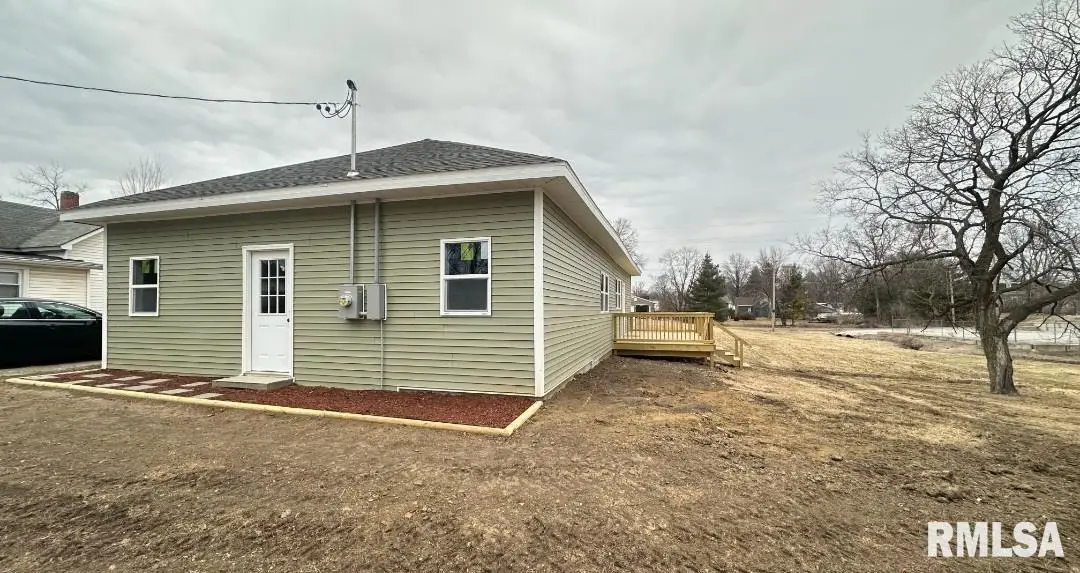 143 E Clinton Street, Rushville, IL 62681 - #1