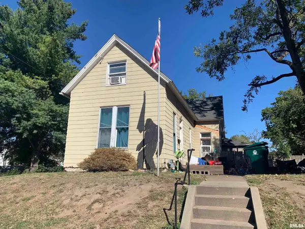 1221 Elm Street, Quincy, IL 62301