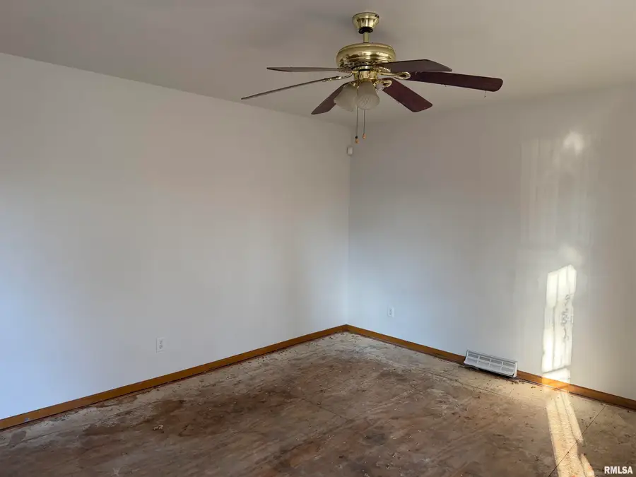 2325 Sutherland Road, Springfield, IL 62702 - #3