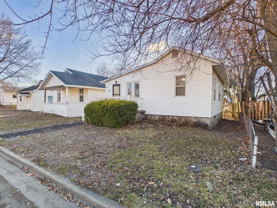 411 N Madison Street, Lincoln, IL 62656 - #2