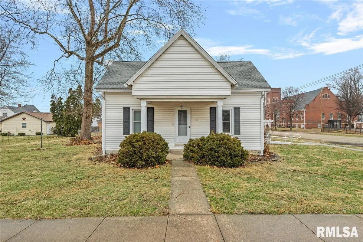 152 E Van Buren Street, Greenview, IL 62642 - #1