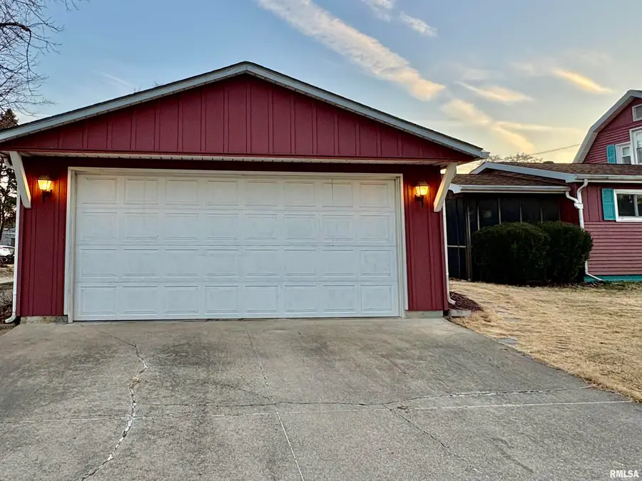 600 Kosciusko Street, Jacksonville, IL 62650 - #2