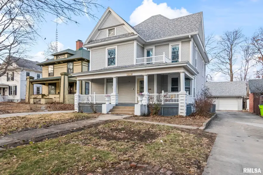 1014 W College Avenue, Jacksonville, IL 62650 - #3