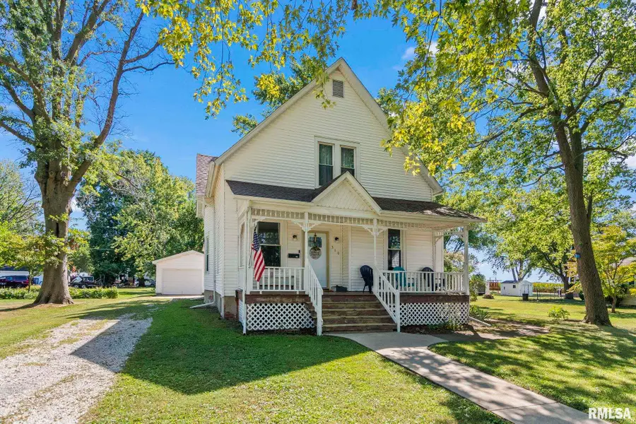 310 S Pine Street, Stonington, IL 62567 - #3