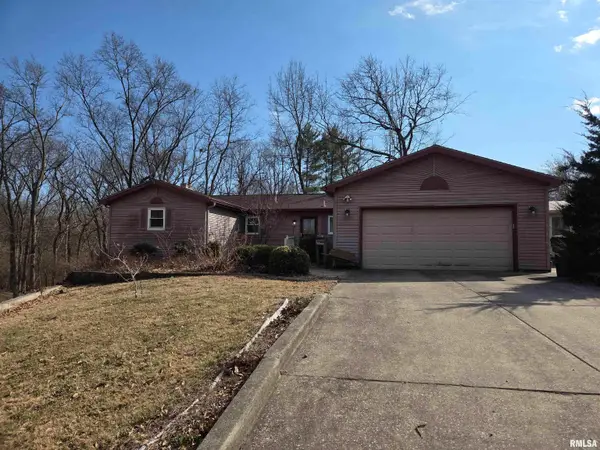 41 Greenridge Road, Carlinville, IL 62626