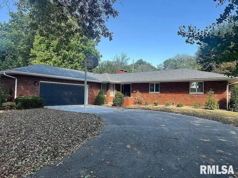 208 Othelle Street, Taylorville, IL 62568 - #2