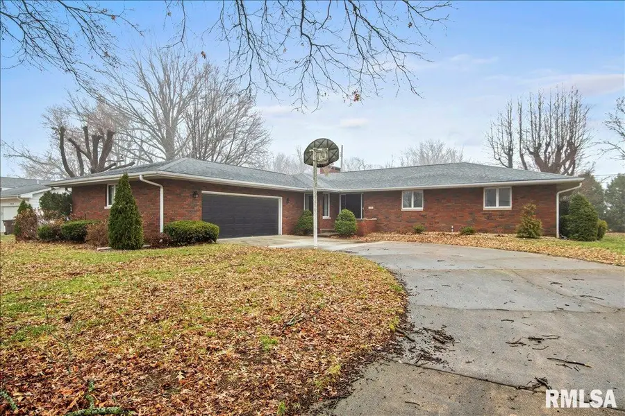 208 Othelle Street, Taylorville, IL 62568 - #3