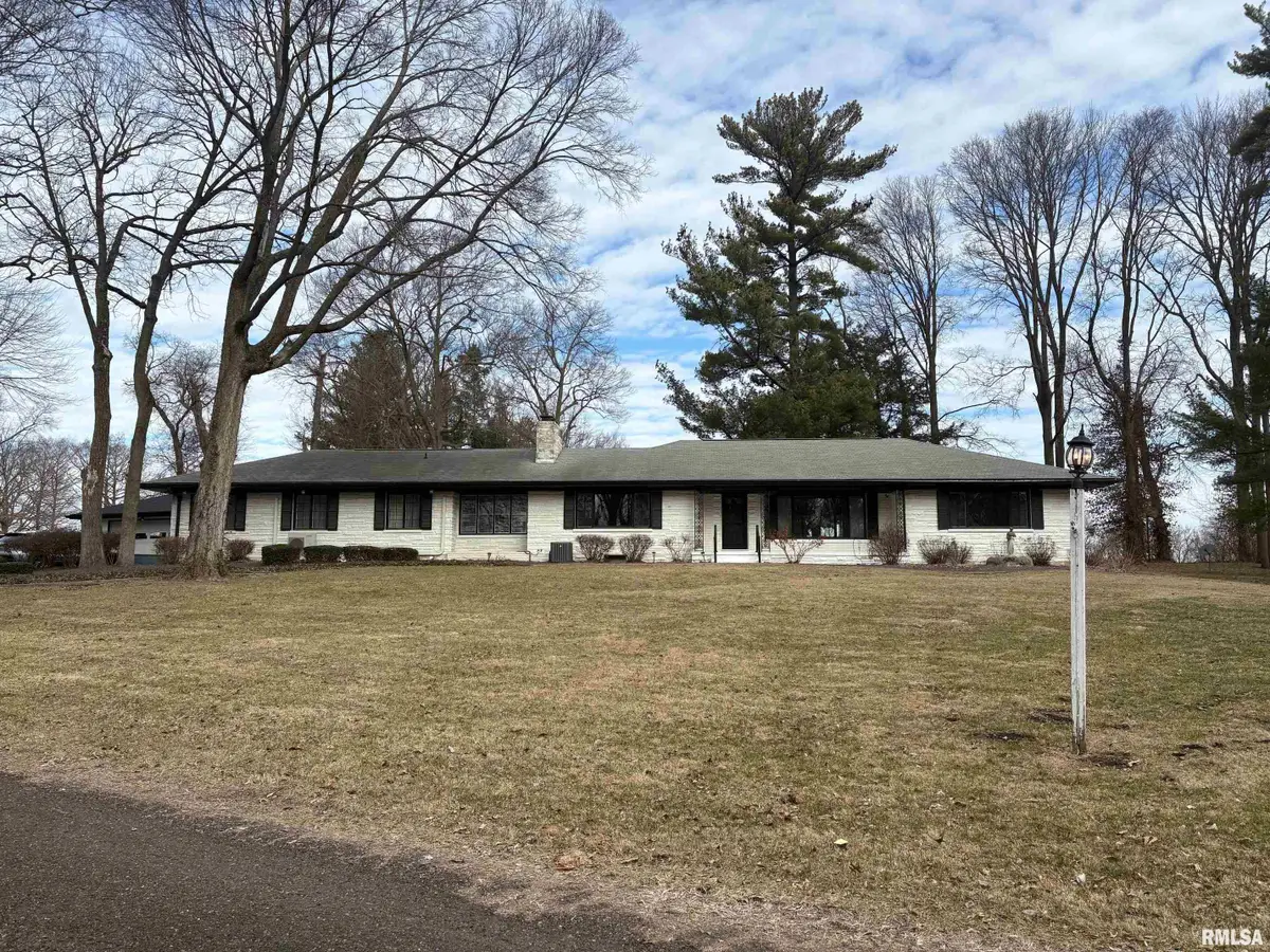 2 Millwood Manor, Jacksonville, IL 62650 - #1