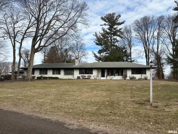 2 Millwood Manor, Jacksonville, IL 62650