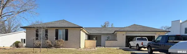 33 Greentrail Drive, Chatham, IL 62629