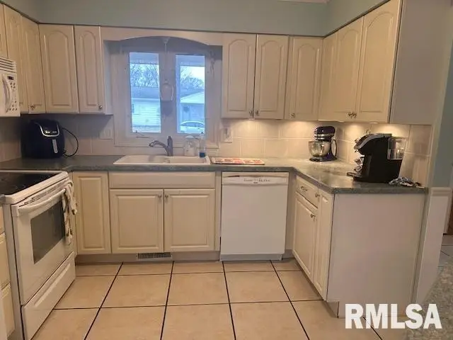 403 Pendik Road, Jacksonville, IL 62650 - #2