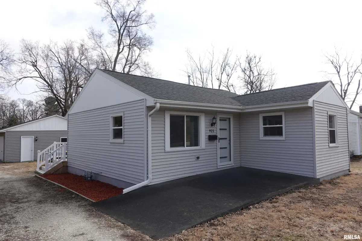 921 Lincoln Street, Galesburg, IL 61401 - #1