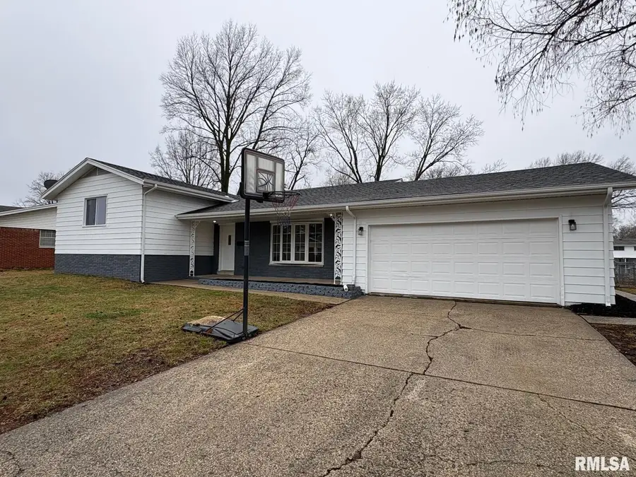 29 Andover Drive, Springfield, IL 62704 - #2