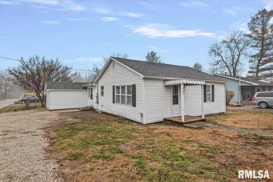 701 W Vine Street, Edinburg, IL 62531 - #3