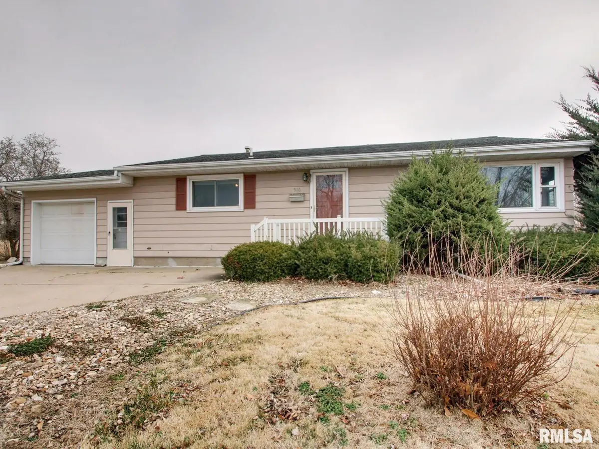 916 N 36th Street, Quincy, IL 62301 - #1