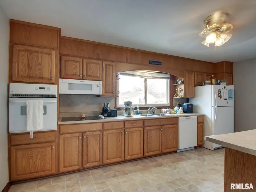 916 N 36th Street, Quincy, IL 62301 - #3