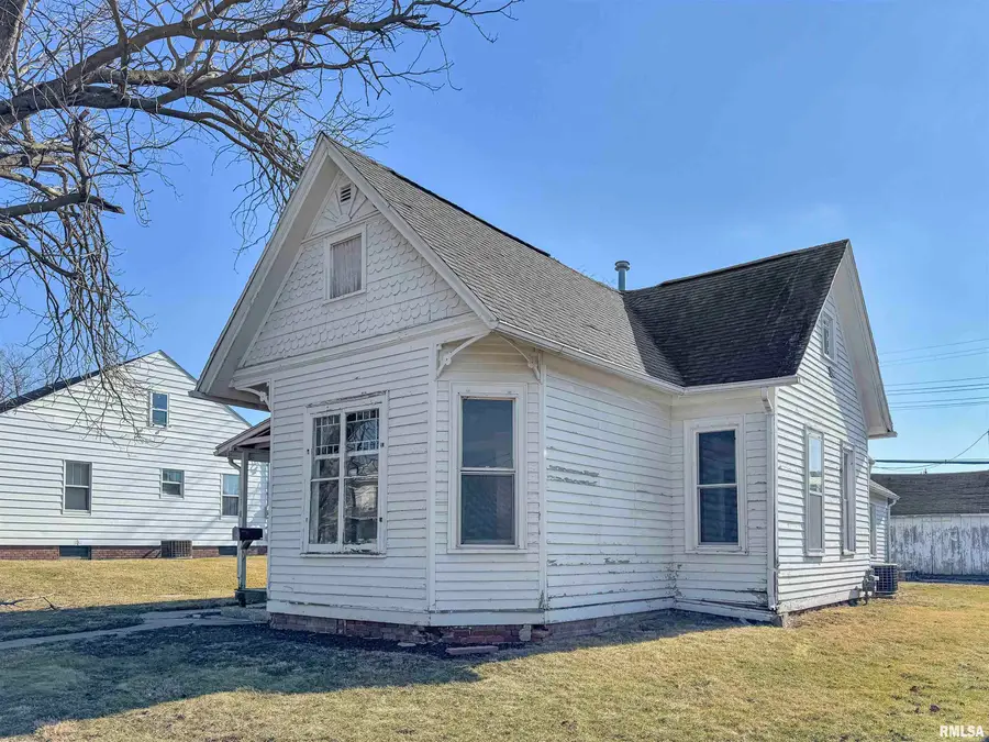 118 W North Street, Mount Sterling, IL 62353 - #2