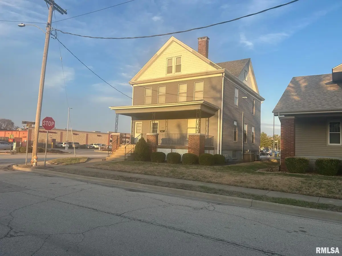 332 N Clay Street, Taylorville, IL 62568 - #1