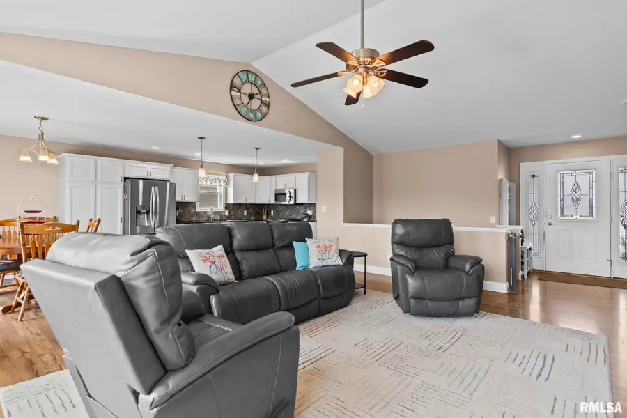 212 Hillcrest Drive, Mechanicsburg, IL 62545 - #3