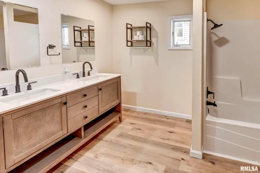 609 S Cherokee Street, Taylorville, IL 62568 - #2